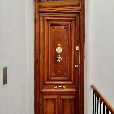 Lovelyloft Flores Atico * لقنت